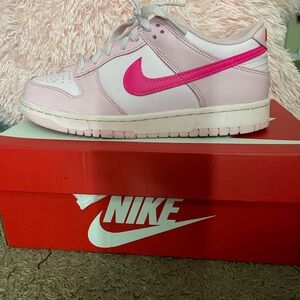 Nike pink prime dunk